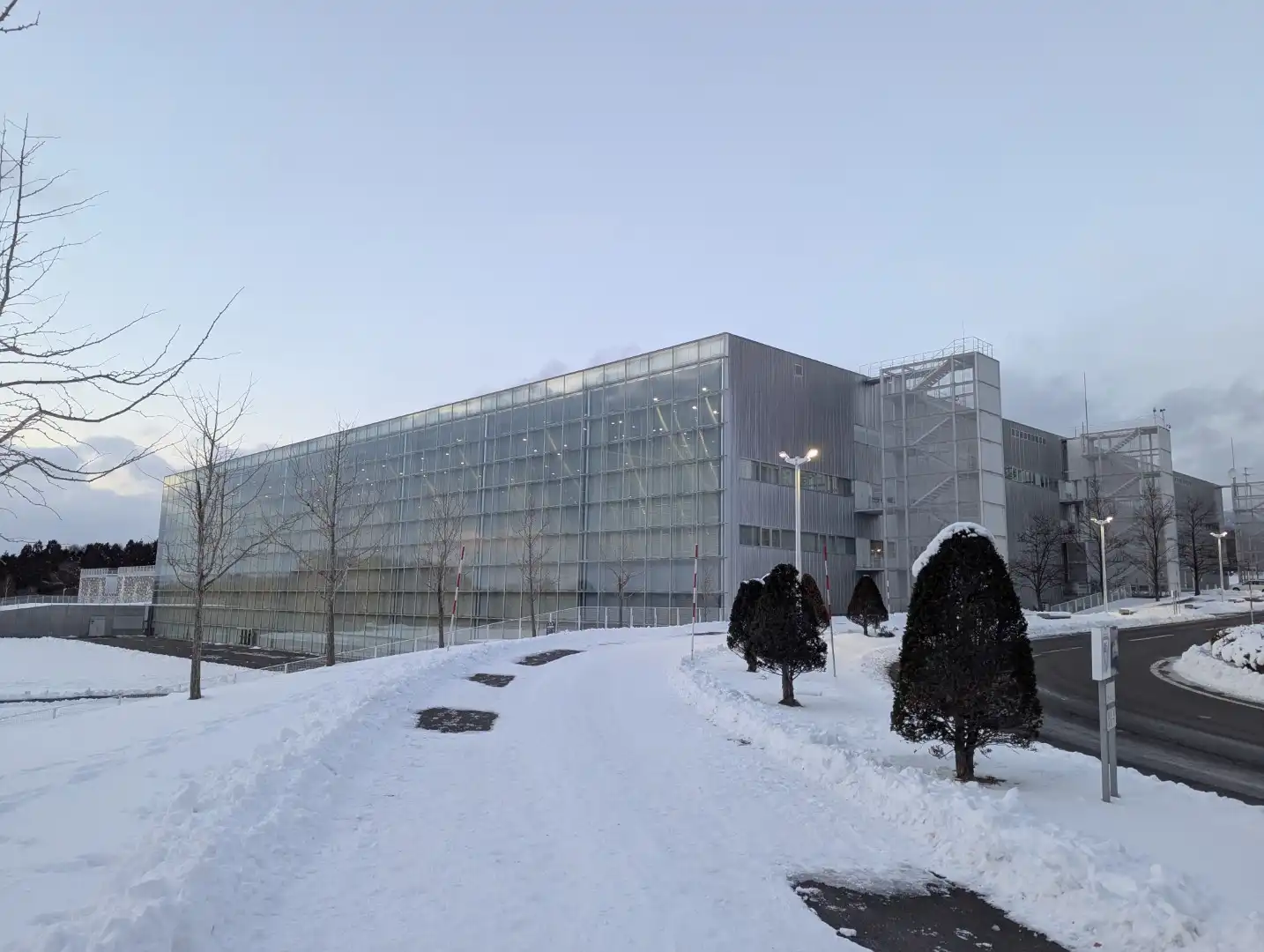 そこの君、HeadlessCMSを始めないか？のサムネイル画像