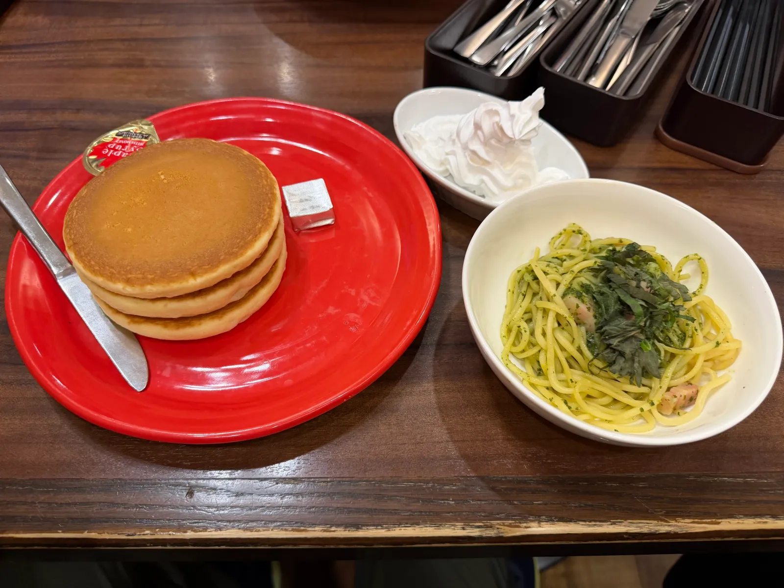 ふわふわのパンケーキを食べたり